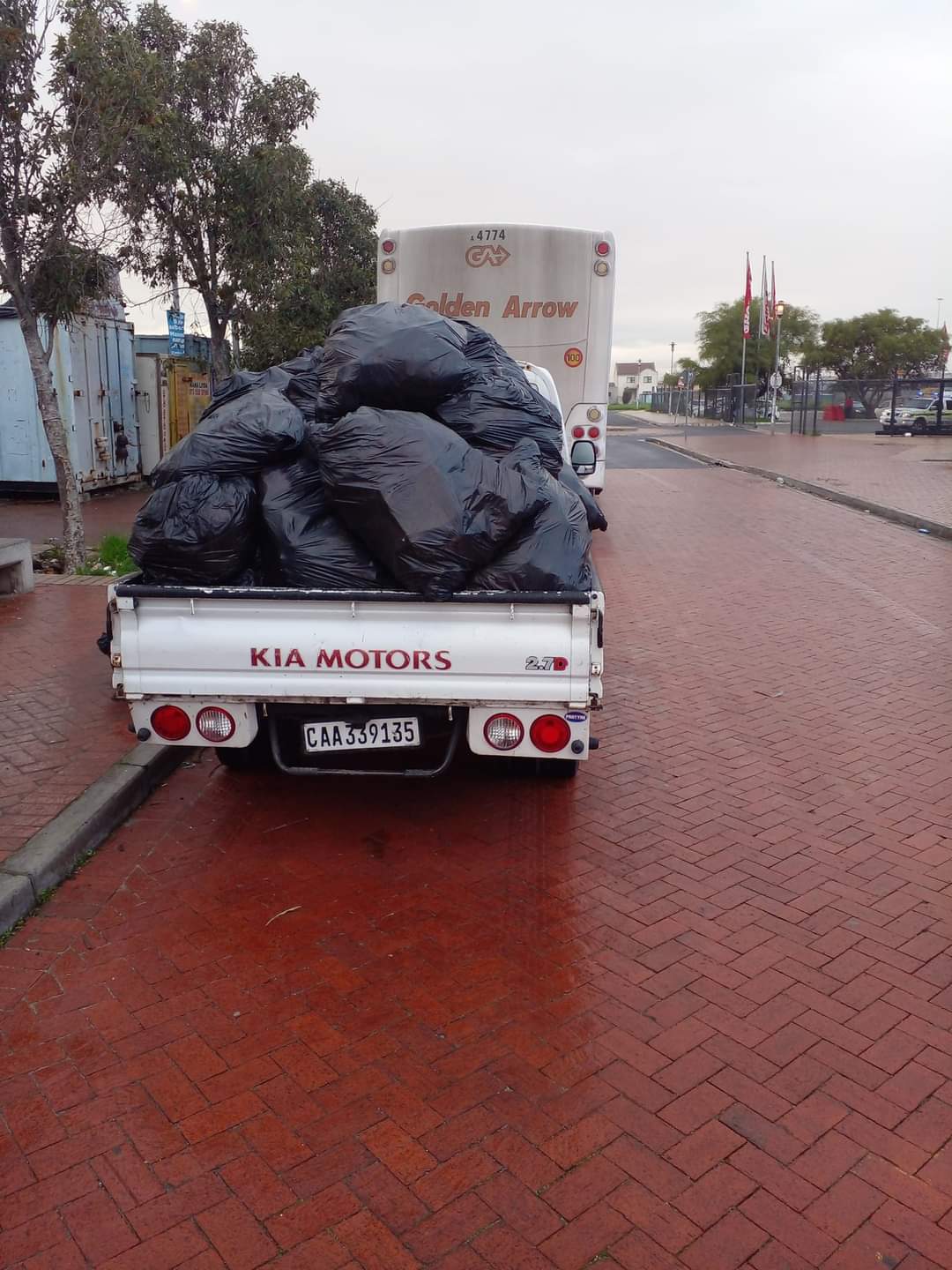 Rapid Junk Removal crew loading=